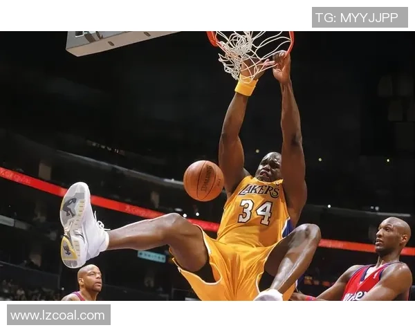 姚明在篮球场上的梦幻舞蹈展现了力量与优雅的完美结合