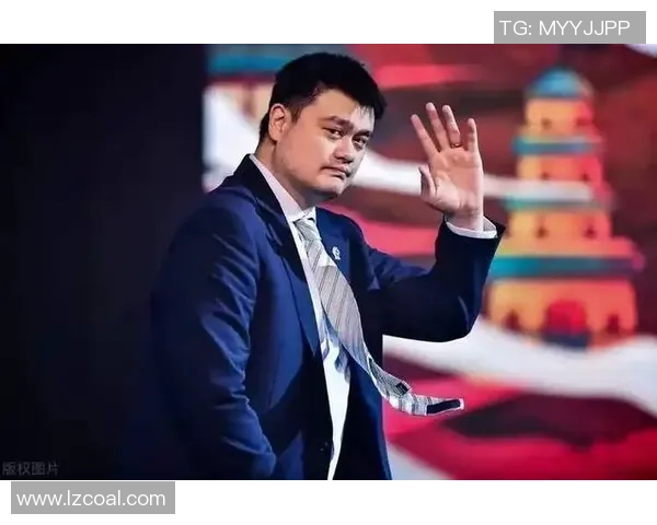 姚明重返休斯敦观看比赛引发球迷热烈反响与怀旧情怀