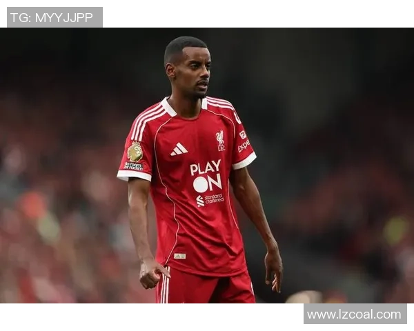 中超焦点战利物浦与曼联激战成平乌龙球引发争议判罚引爆全场气氛 中超焦点战利物浦与曼联激战成平乌龙球引发争议判罚引爆全场气氛