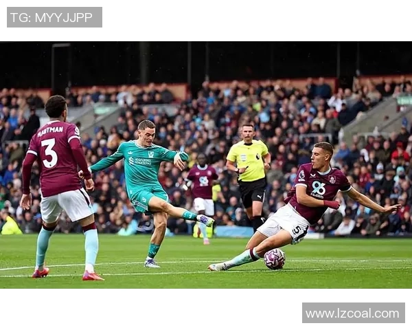 西甲激战曼城与利物浦平局点球大战引发全场狂欢 西甲激战曼城与利物浦平局点球大战引发全场狂欢
